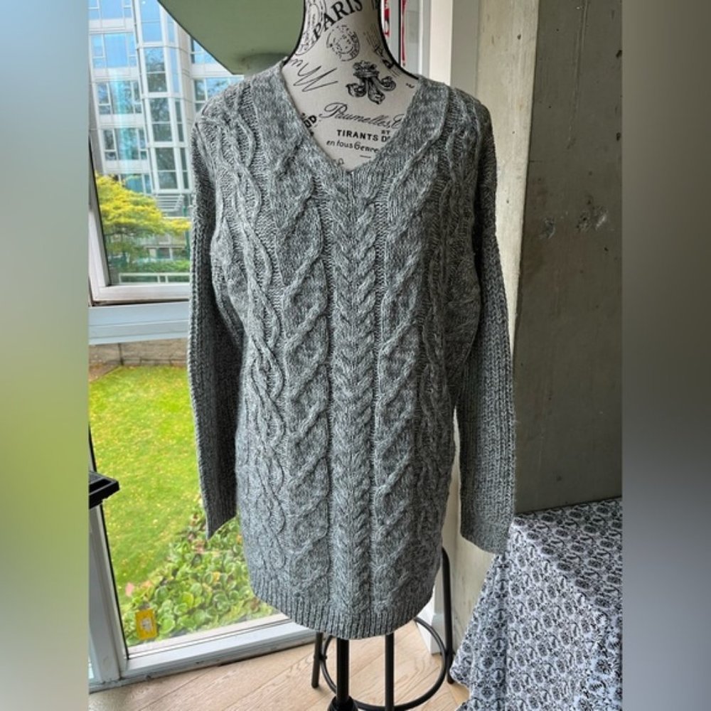 Suzy Shier acrylic sweater size M